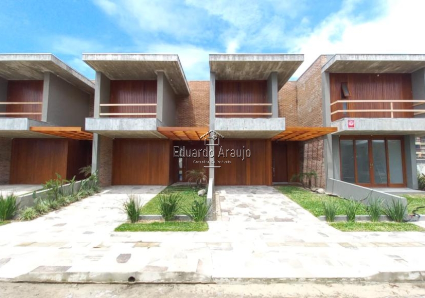 Sobrado 04 Dorm