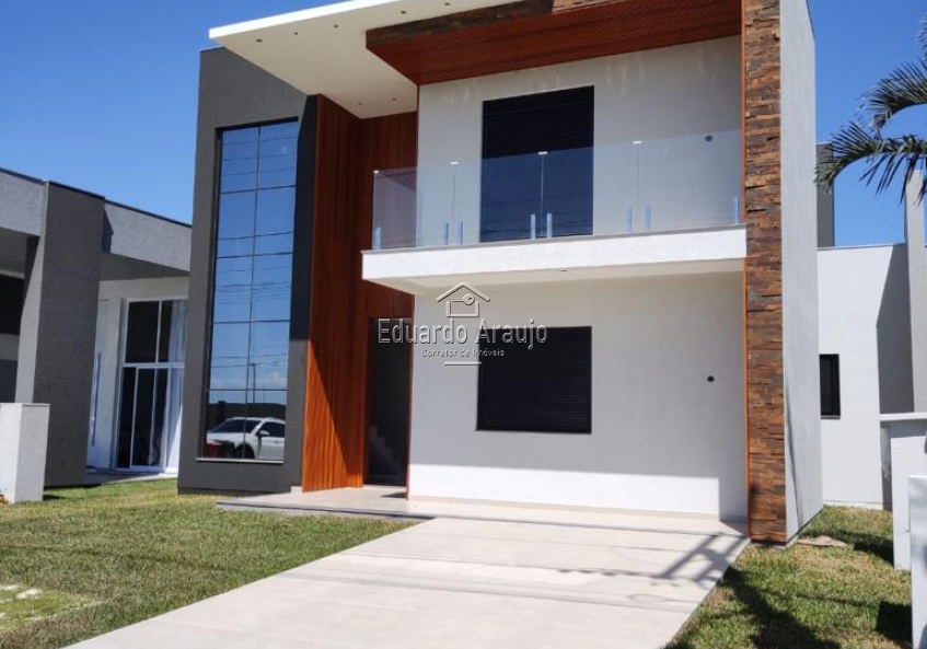 Sobrado 04 Dorm