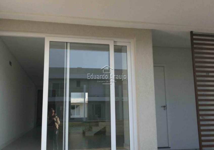 Sobrado 04 Dorm