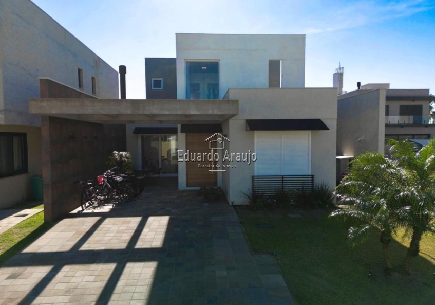 Sobrado 03 Dorm
