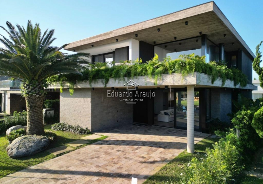 Sobrado 05 Dorm