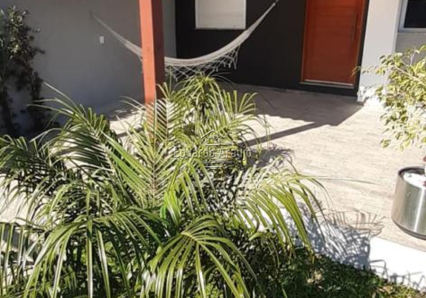 Casa geminada 2 dorm