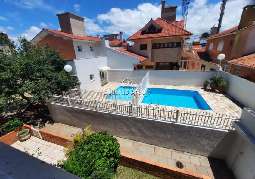Sobrado 03 Dorm